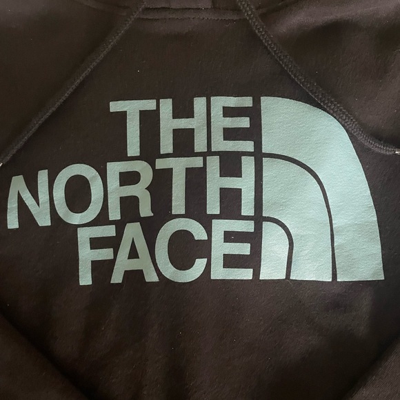 New The North Face Relaxed Fit Cropped Hoodie Ladies Medium - Picture 2 of 4